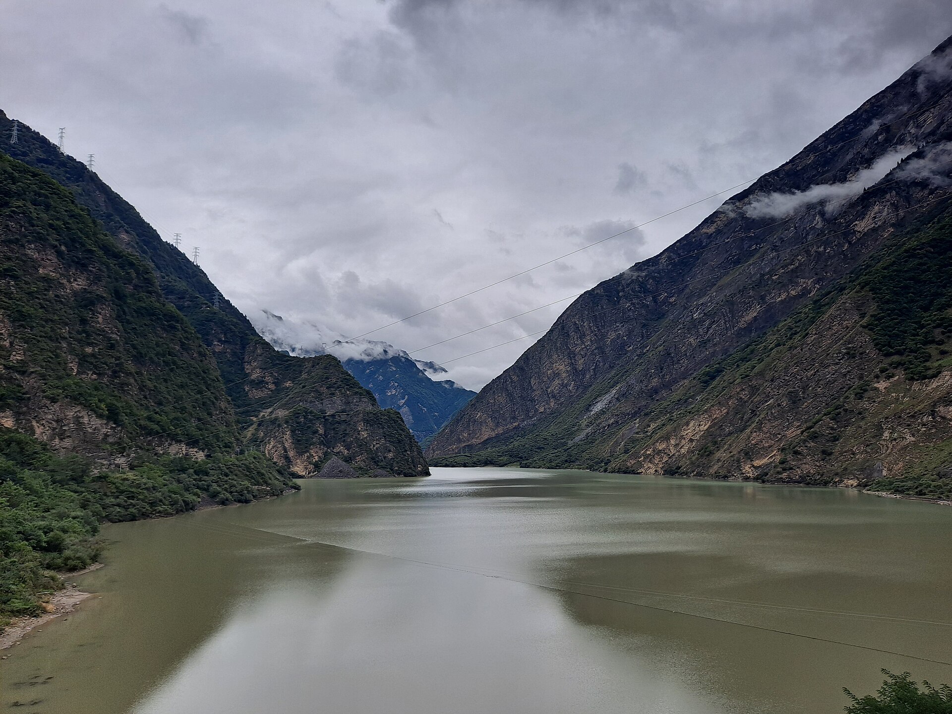 叠溪海子群山与湖面